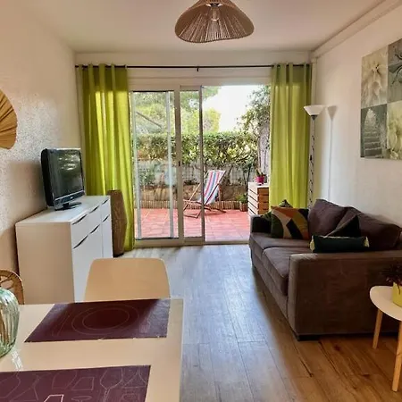 Avec Jardin Apartment